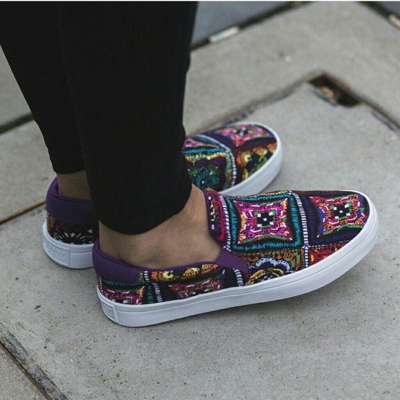 Adidas Shoes - Adidas💋